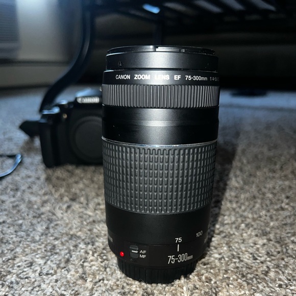 Canon 2728C002 EOS 2000D 18-55mm III Lens 24.1MP DSLR Camera - Picture 8 of 11